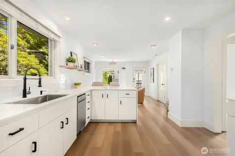 2423 3rd Avenue W Seattle WA 98119