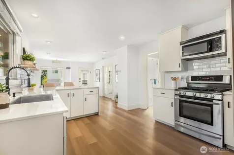 2423 3rd Avenue W Seattle WA 98119