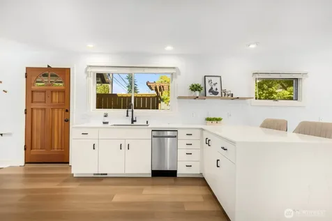 2423 3rd Avenue W Seattle WA 98119