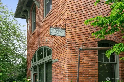 1406 Harvard Avenue Seattle WA 98122