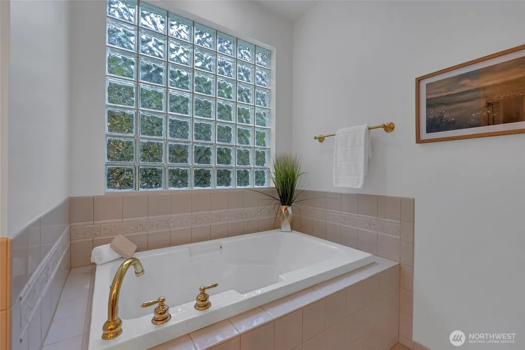 5230 W Old Stump Drive NW Gig Harbor WA 98332