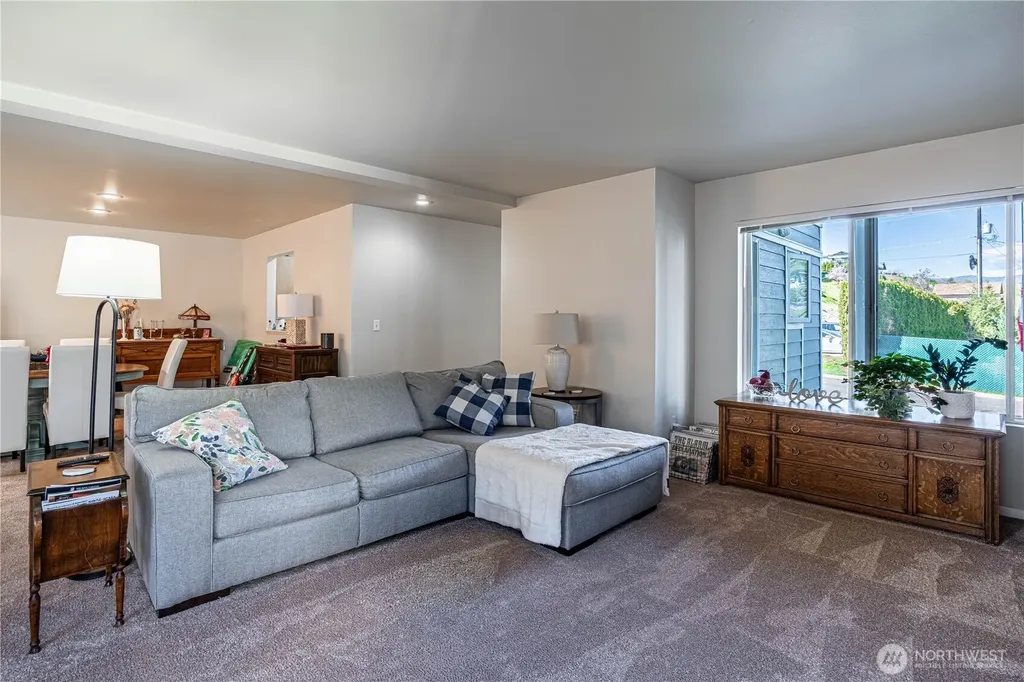 433 W Webster Chelan WA 98816