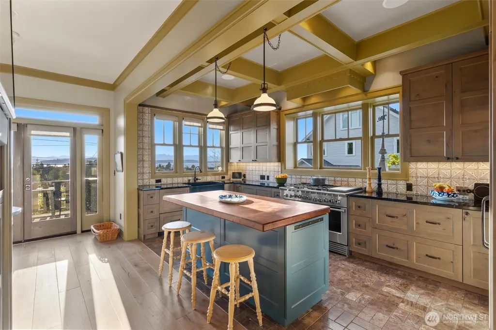 3310 59th Avenue SW Seattle WA 98116