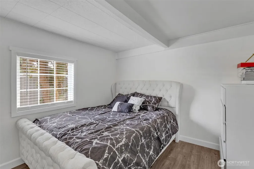 23708 Locust Way Bothell WA 98021