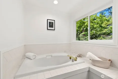 23216 SE 31st Street Sammamish WA 98075