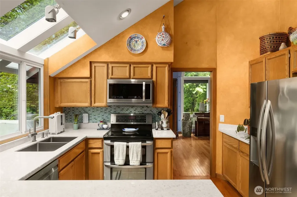 9602 NE 35th Place Clyde Hill WA 98004