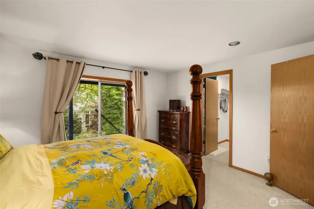 9602 NE 35th Place Clyde Hill WA 98004