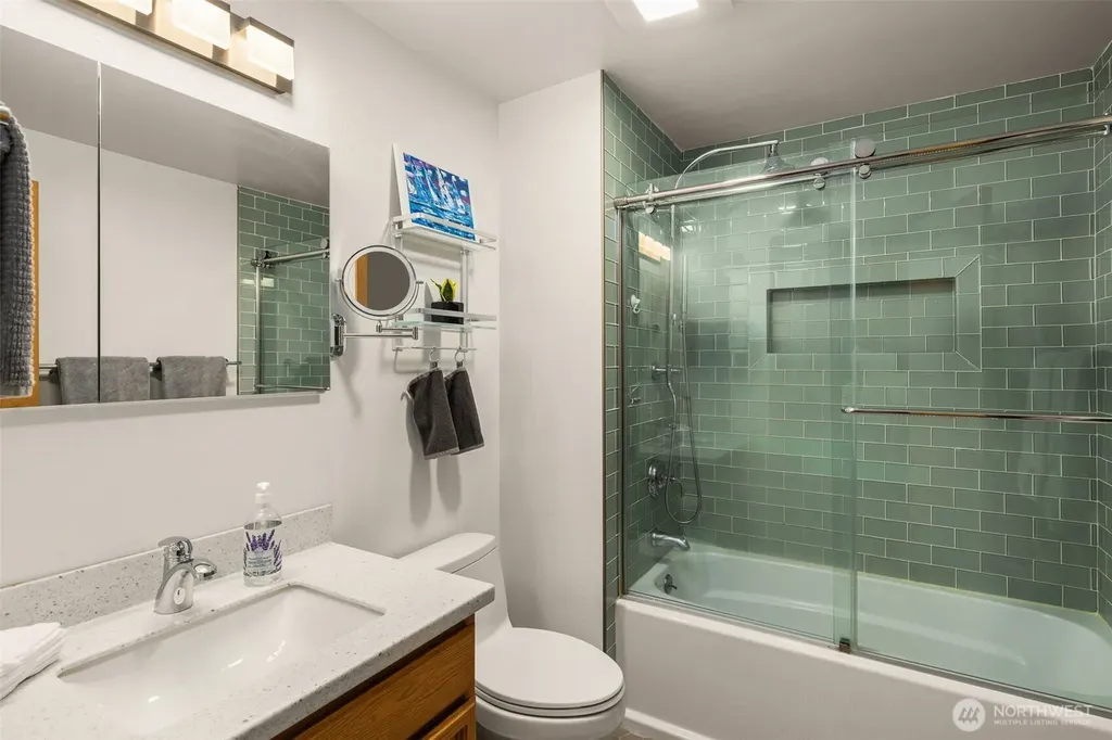 9602 NE 35th Place Clyde Hill WA 98004