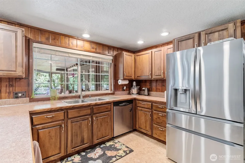 1531 Us Highway 12 Ethel WA 98542