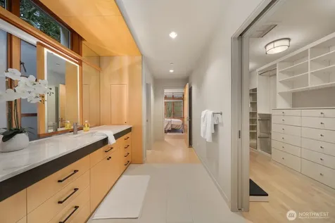 5505 Lake Washington Boulevard NE Kirkland WA 98033