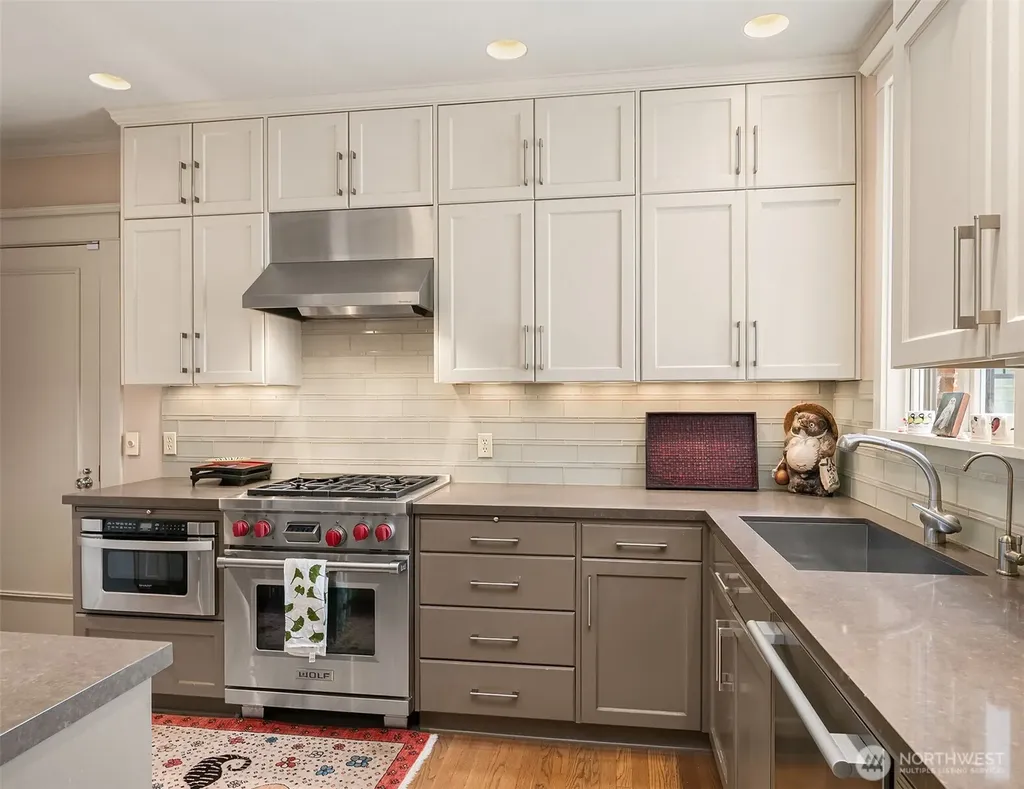 941 11th Avenue E Seattle WA 98102