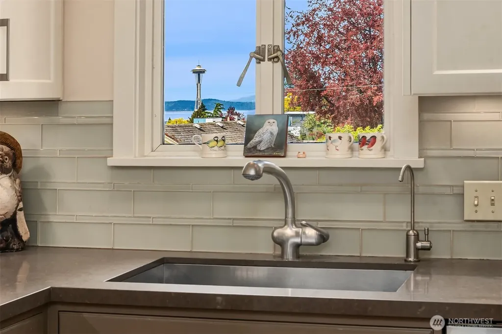 941 11th Avenue E Seattle WA 98102