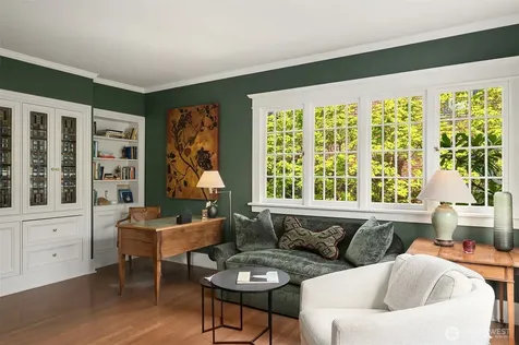 941 11th Avenue E Seattle WA 98102