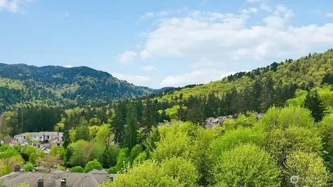2225 NW Moraine Place Issaquah WA 98027