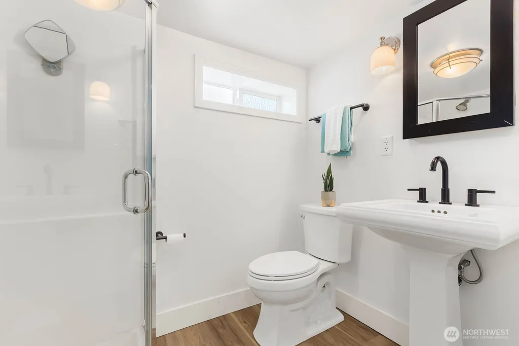 2423 3rd Avenue W Seattle WA 98119