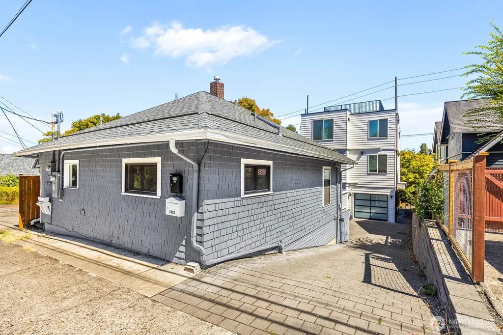 2423 3rd Avenue W Seattle WA 98119