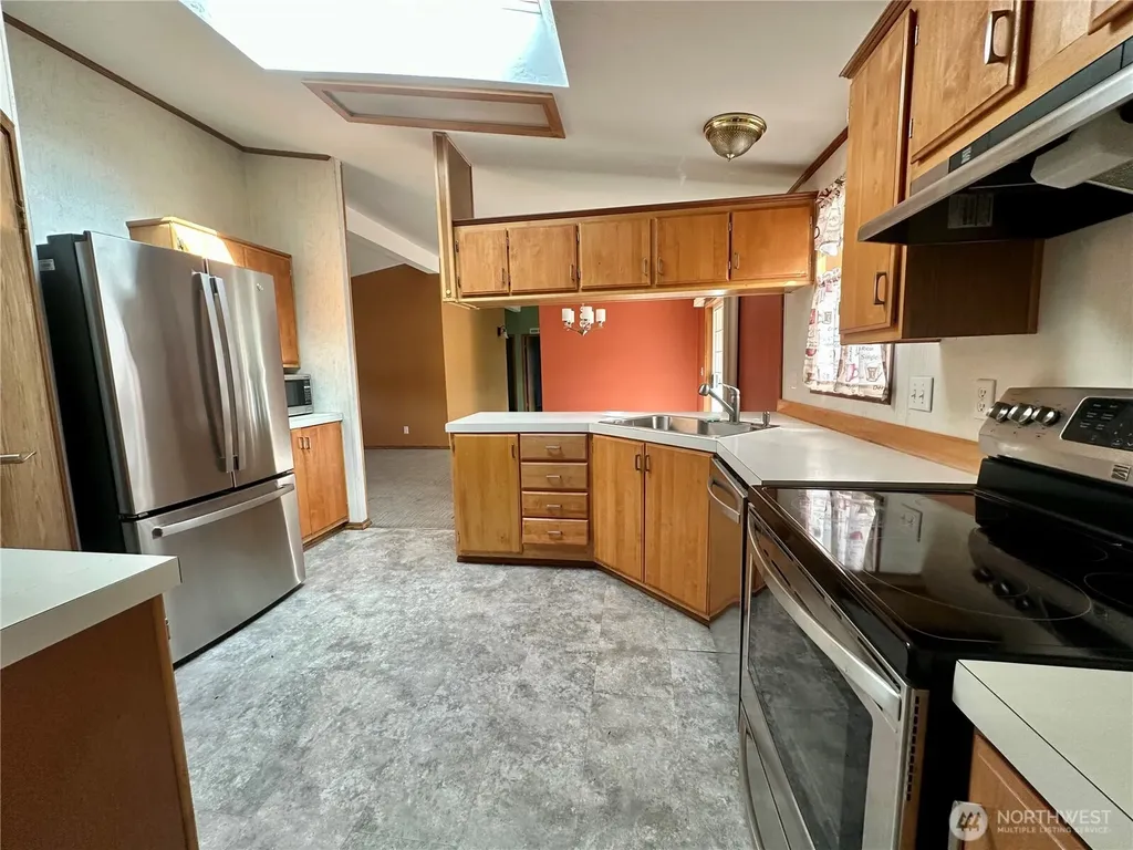 61 Simmons Street Sekiu WA 98381