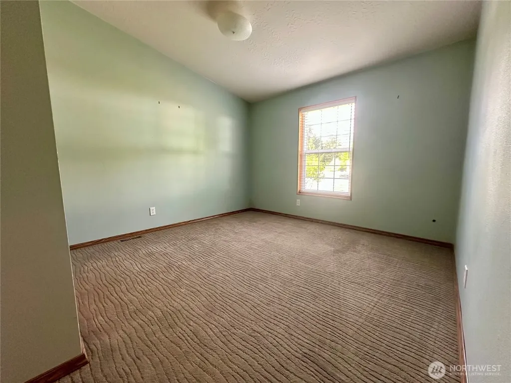 61 Simmons Street Sekiu WA 98381