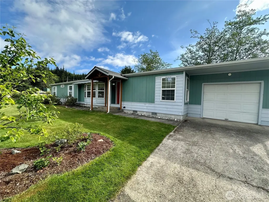 61 Simmons Street Sekiu WA 98381