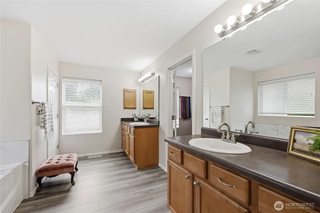 2731 SW Jabirin Way Port Orchard WA 98367