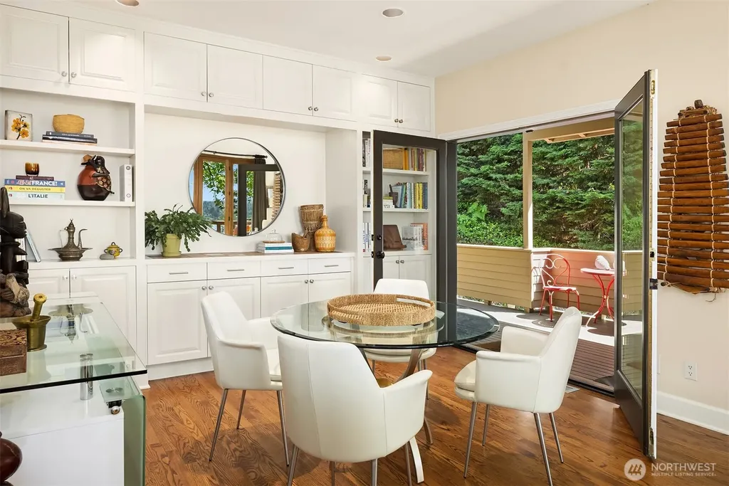 7447 W Mercer Way Mercer Island WA 98040