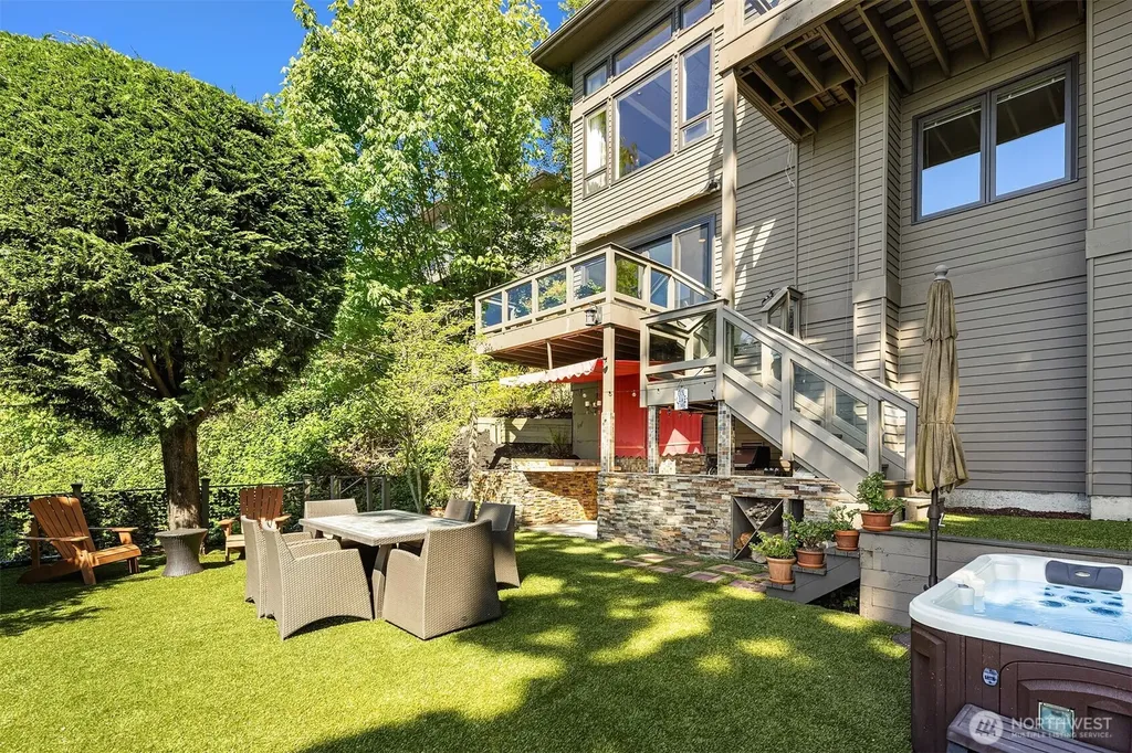 7447 W Mercer Way Mercer Island WA 98040