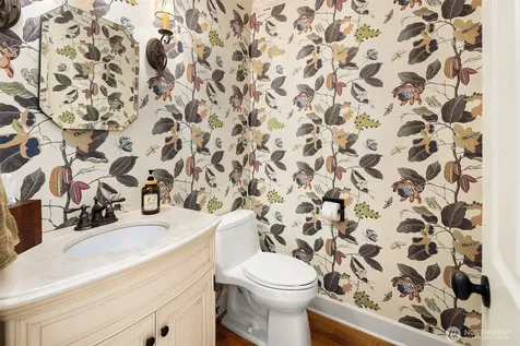 7447 W Mercer Way Mercer Island WA 98040