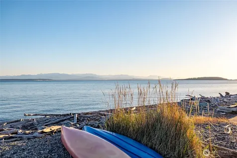 121 Keystone Avenue Coupeville WA 98239