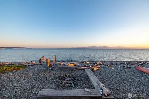 121 Keystone Avenue Coupeville WA 98239