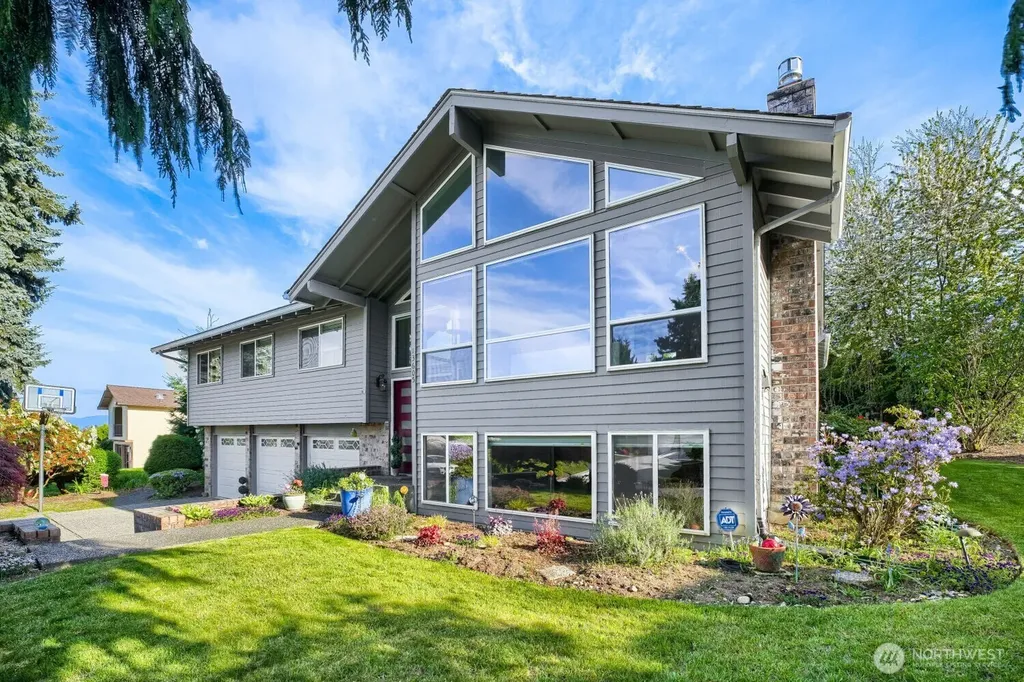 13605 SE 251 Place Kent WA 98042