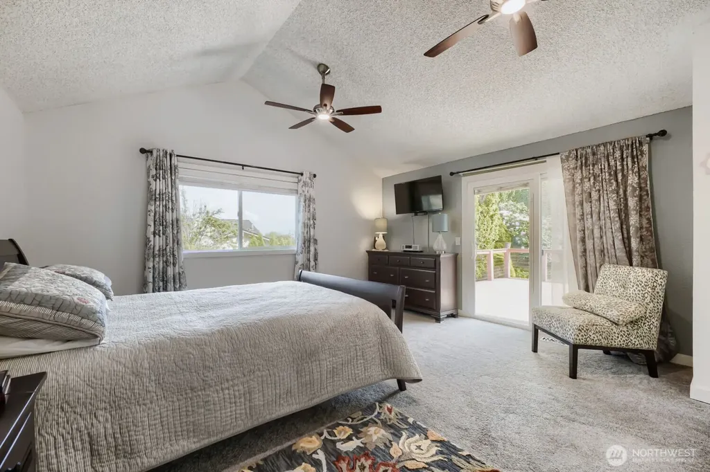 13605 SE 251 Place Kent WA 98042