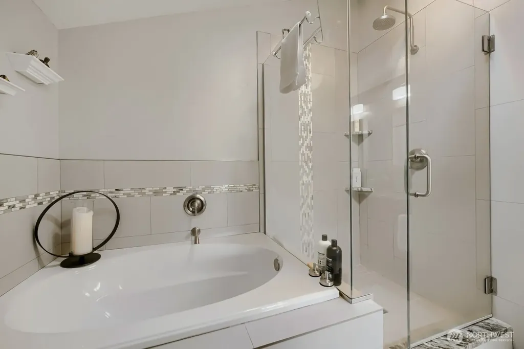 13605 SE 251 Place Kent WA 98042