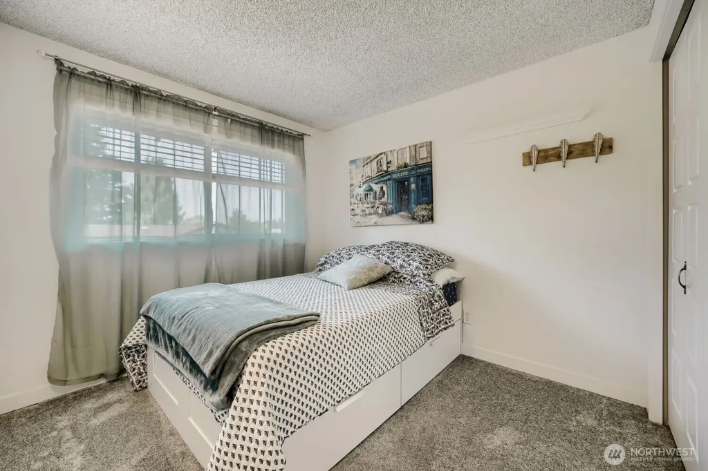 13605 SE 251 Place Kent WA 98042