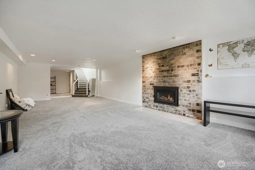 13605 SE 251 Place Kent WA 98042