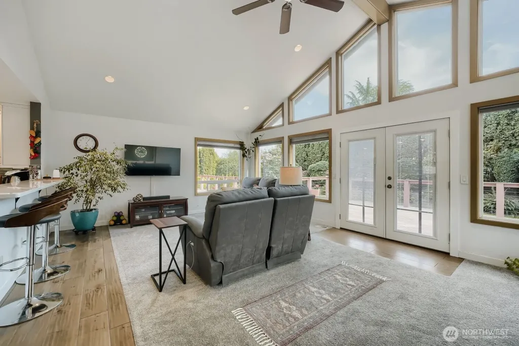 13605 SE 251 Place Kent WA 98042