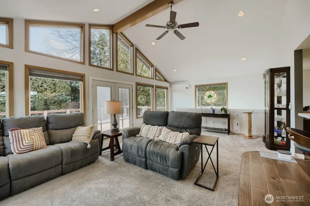 13605 SE 251 Place Kent WA 98042