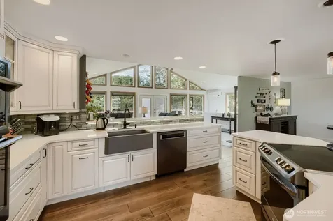 13605 SE 251 Place Kent WA 98042