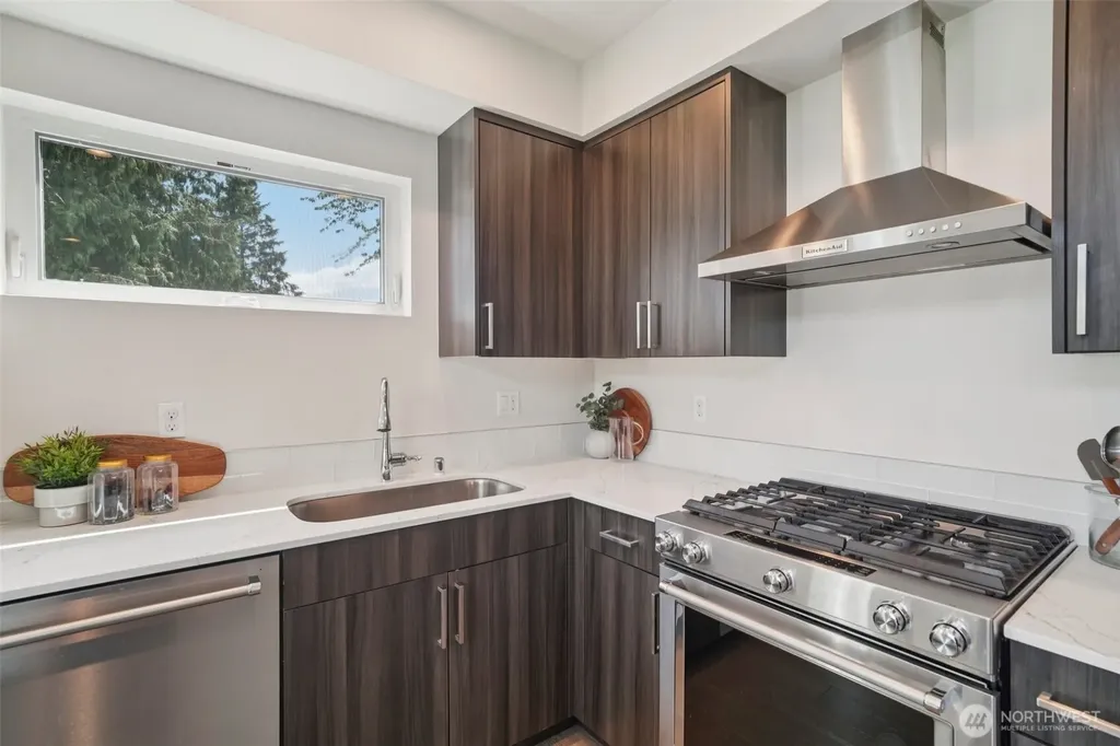 9032 14th Avenue NW Seattle WA 98117