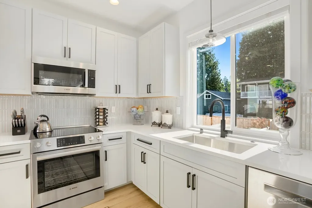 12734 7th Avenue NW Seattle WA 98177