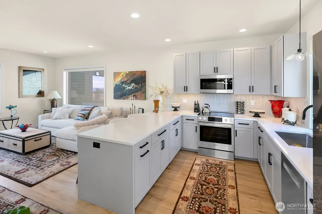 12734 7th Avenue NW Seattle WA 98177