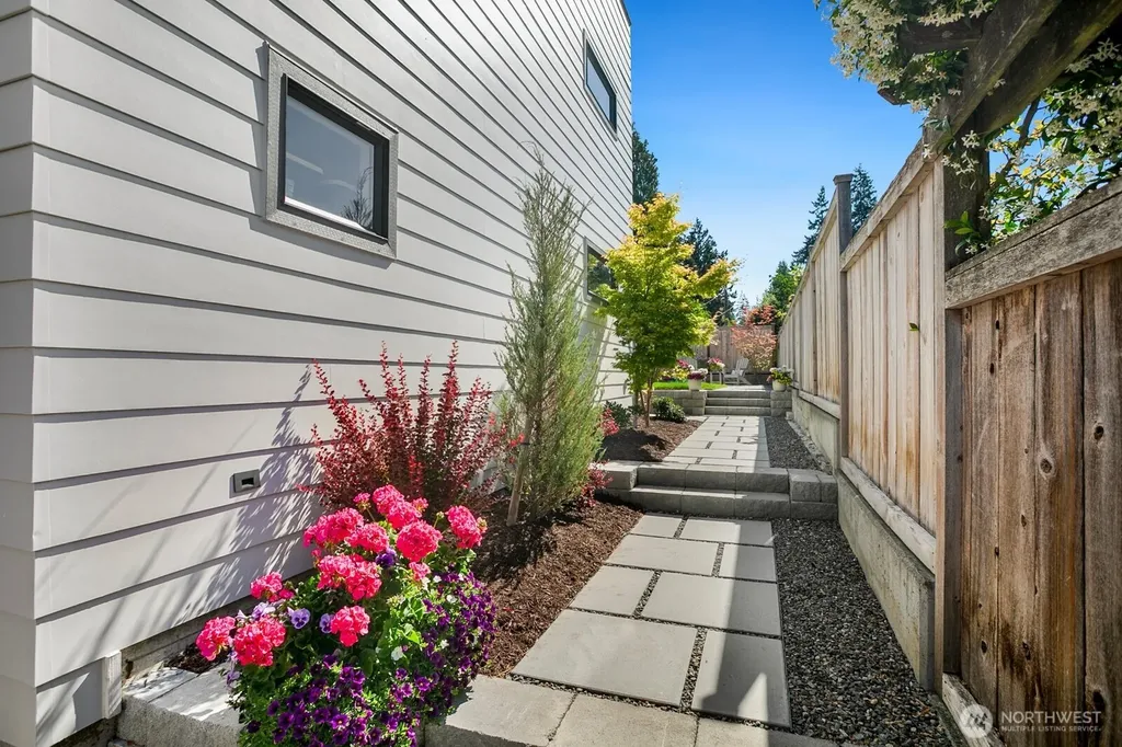 12734 7th Avenue NW Seattle WA 98177