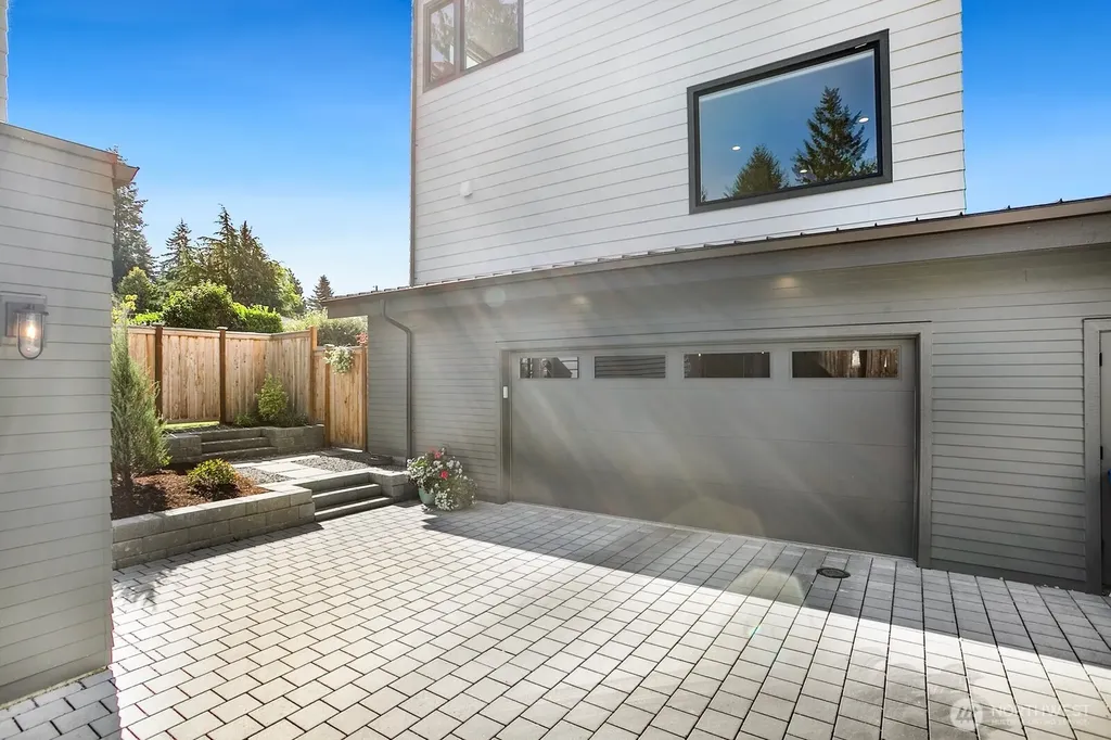 12734 7th Avenue NW Seattle WA 98177