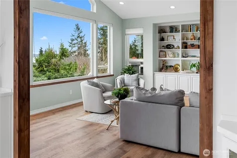 2411 SW Freund Street Oak Harbor WA 98277