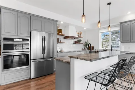 2411 SW Freund Street Oak Harbor WA 98277