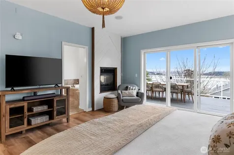 2411 SW Freund Street Oak Harbor WA 98277