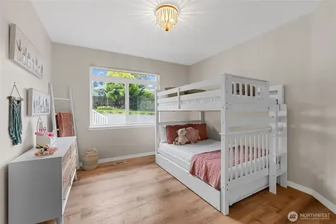 2411 SW Freund Street Oak Harbor WA 98277