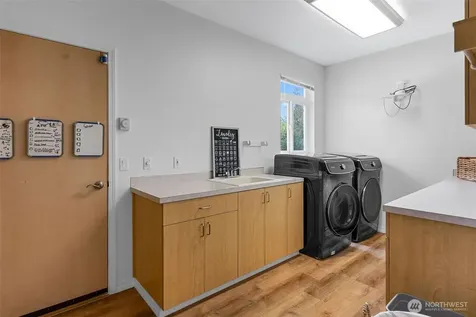 2411 SW Freund Street Oak Harbor WA 98277