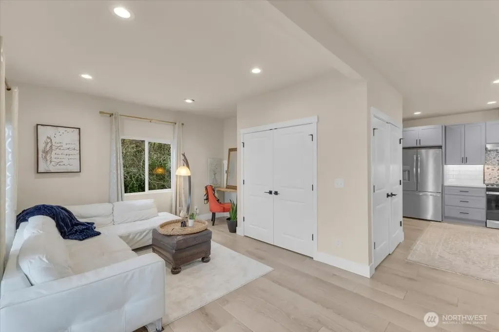 1273 Beach Drive E Port Orchard WA 98366
