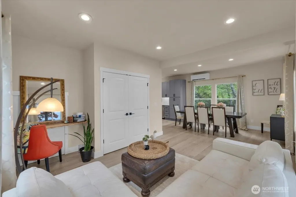 1273 Beach Drive E Port Orchard WA 98366