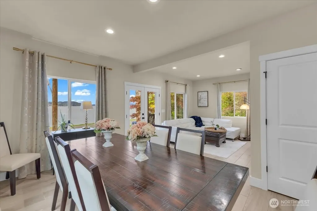 1273 Beach Drive E Port Orchard WA 98366